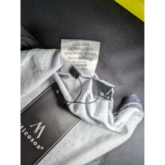 NWT Micoson Pleat Neck Sleeveless Women Size S Top V Neck Black with Cat Print - Picture 10 of 10